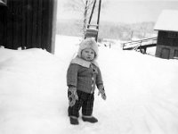 Matti Salminen Imppilan pihassa  Kuva tammikuussa 1963